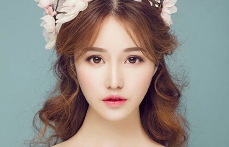 Hình 1 - Trang điểm cô dâu Hàn Quốc hướng đến vẻ đẹp tự nhiên, nhẹ nhàng