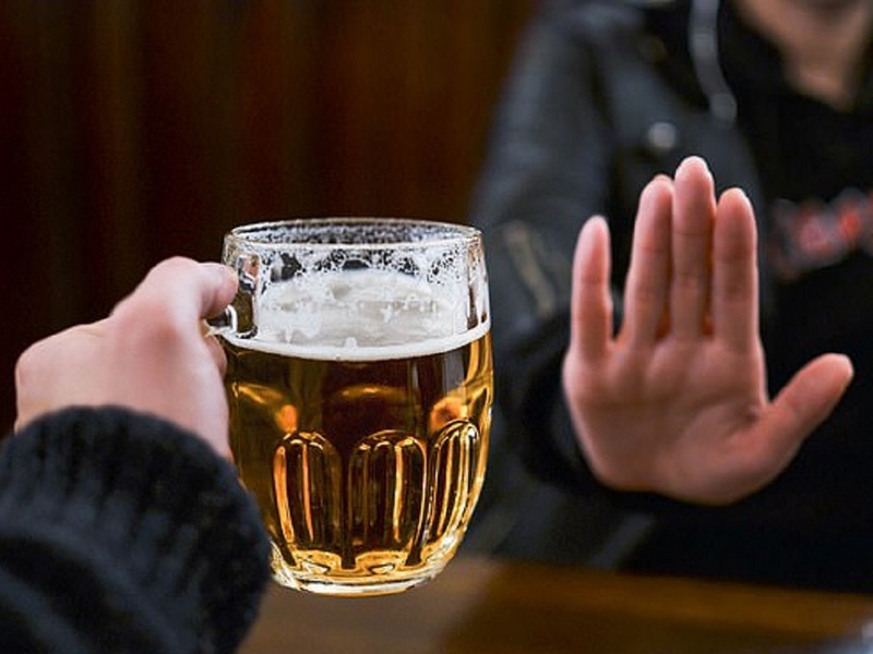 Uống rượu bia còn khiến cơ thể bị nóng trong người gây nổi mụn