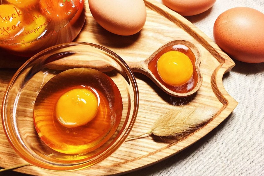 Hỗn hợp vitamin E và lòng đỏ trứng cũng có khả năng trị sẹo rỗ hiệu quả.