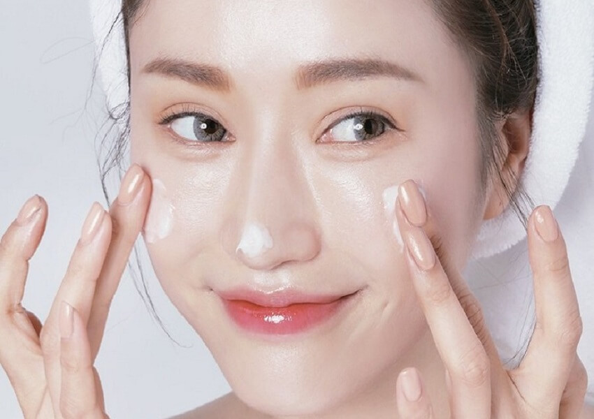 Bạn có thể phục hồi da mặt mỏng bằng việc sử dụng kem chăm sóc da