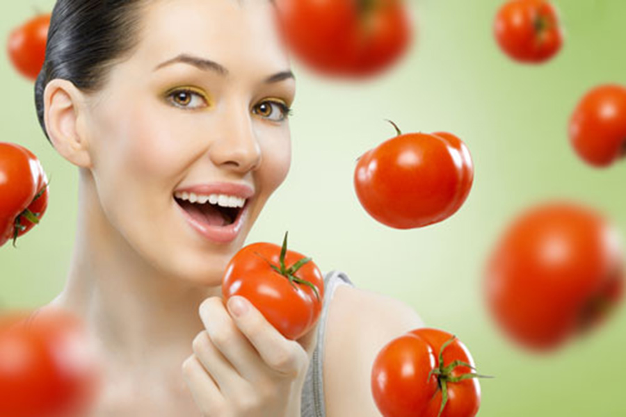 Cà chua chứa nhiều nước và vitamin giúp đẹp da, ngăn ngừa lão hoá