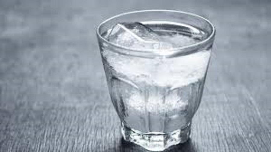 Uống nước lọc lạnh giúp da săn chắc, chống chảy xệ giảm mỡ bụng hiệu quả