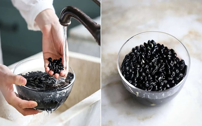 Rửa sạch và loại bỏ các hạt đậu không đạt tiêu chuẩn, rồi để thật ráo nước