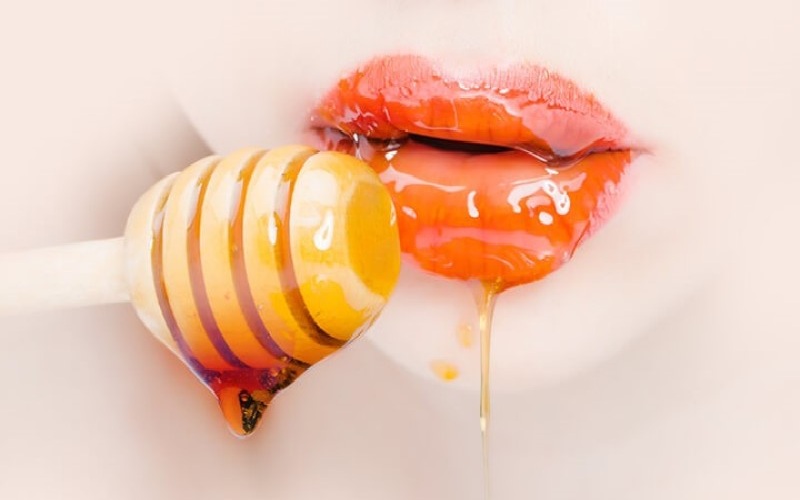 Tìm hiểu cách tẩy tế bào chết môi bằng mật ong