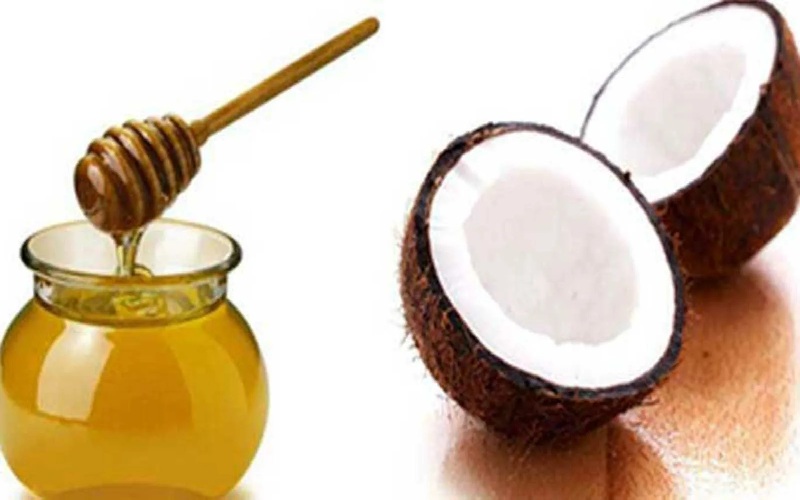 Tẩy tế bào chết môi bằng mật ong, đường và dầu dừa