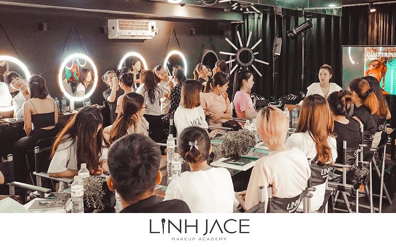 Học trang điểm chuyên nghiệp ở Hà Nội tại Linh Jace Makeup Spa