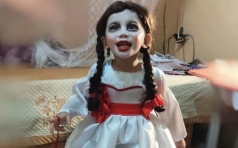 Các bé gái thường trang điểm thành búp bê trong dịp lễ Halloween