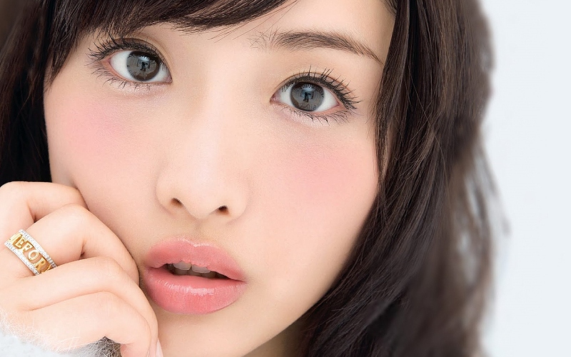 Đôi môi căng mọng là điểm nhấn khi trang điểm kiểu Nhật